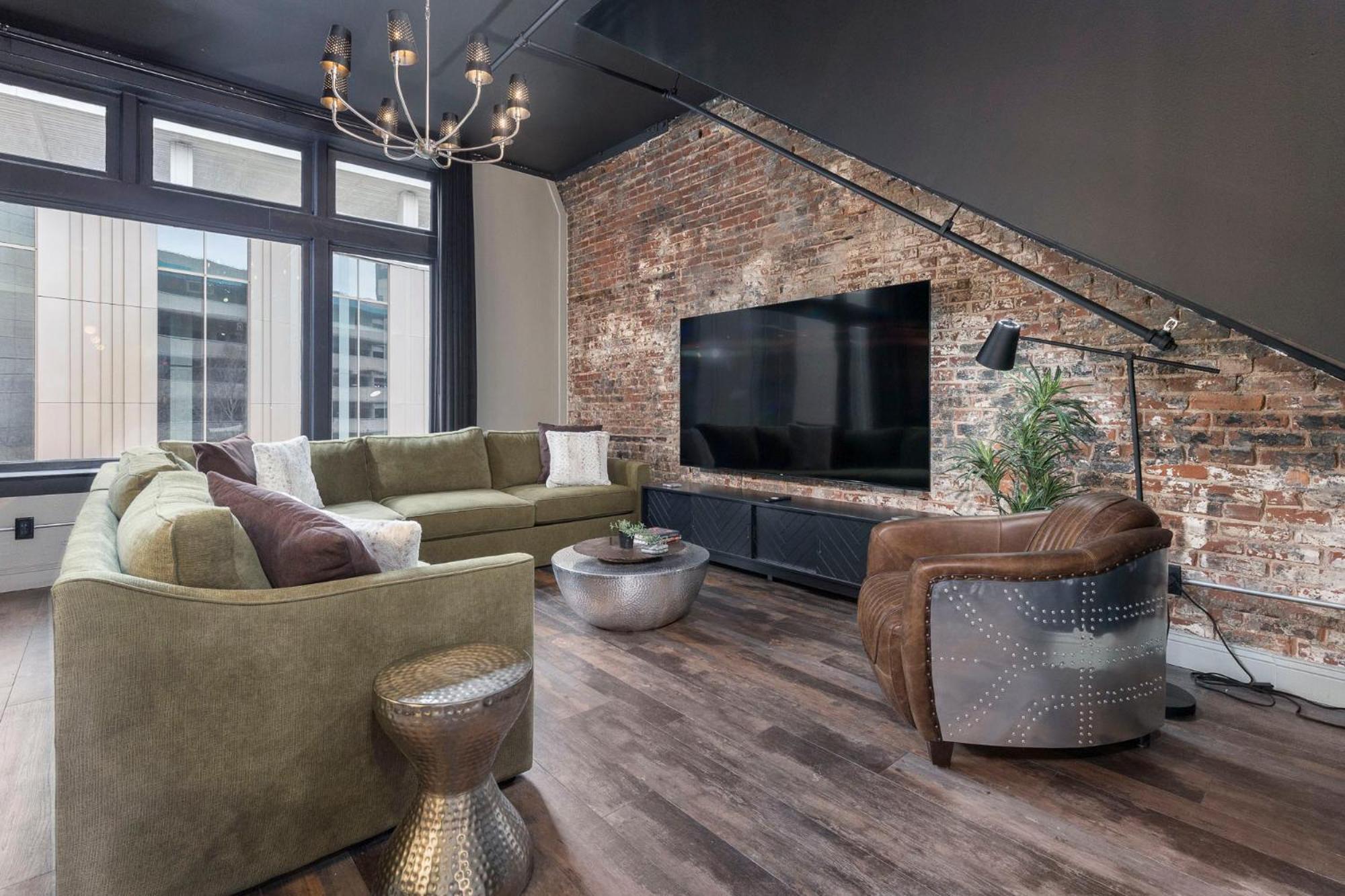 Penthouse Grand Executive Louisville