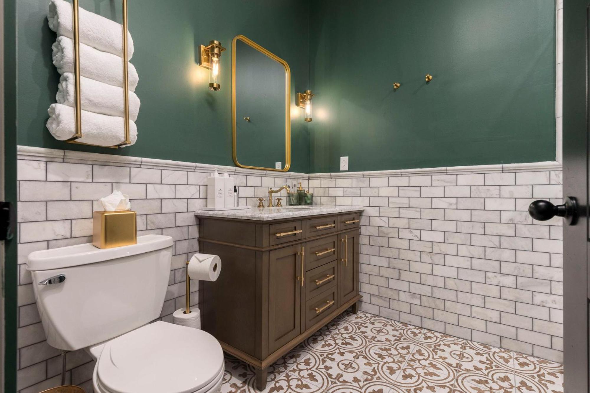 Penthouse Grand Executive Louisville